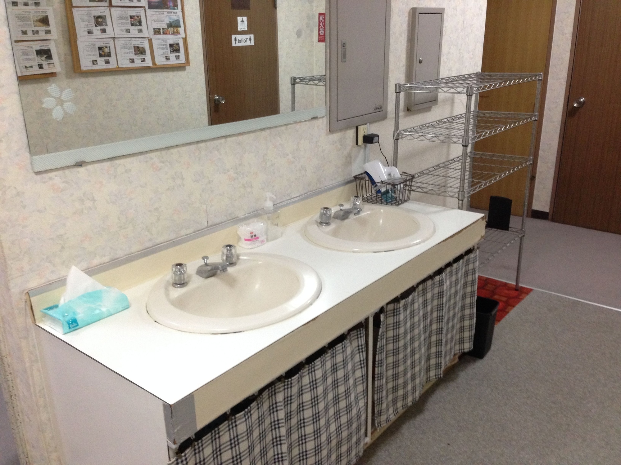 FEMALE DORM, FEMALE ONLY, BASIC, SHARED BATHROOM