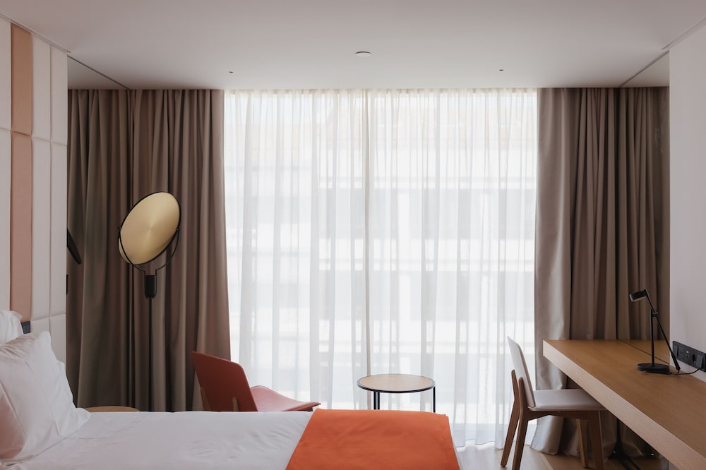 Lumen Hotel and The Lisbon Light Show 21/68