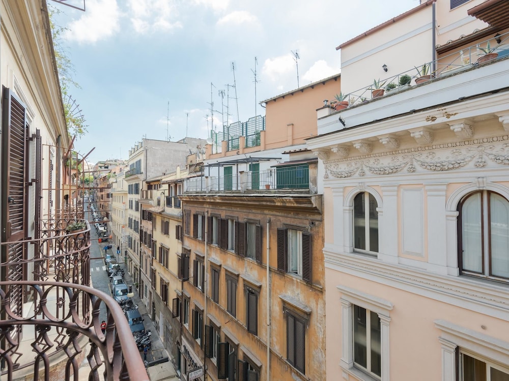 RSH Trevi Fountain Luxury Apartment 4/39