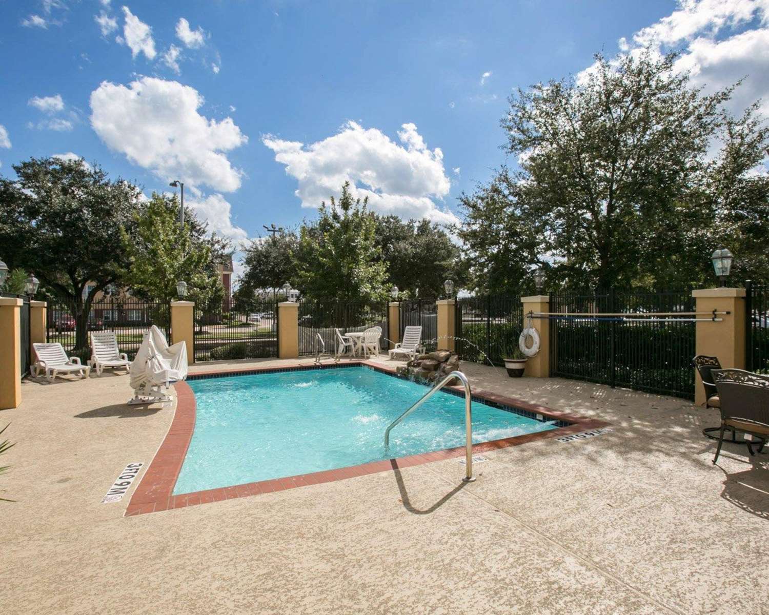 Sleep Inn Suites Highway 290 Nw Freeway 22/24