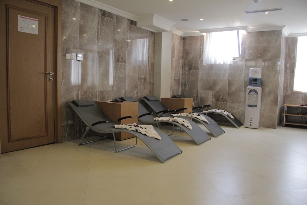 Momona Hotel 45/64