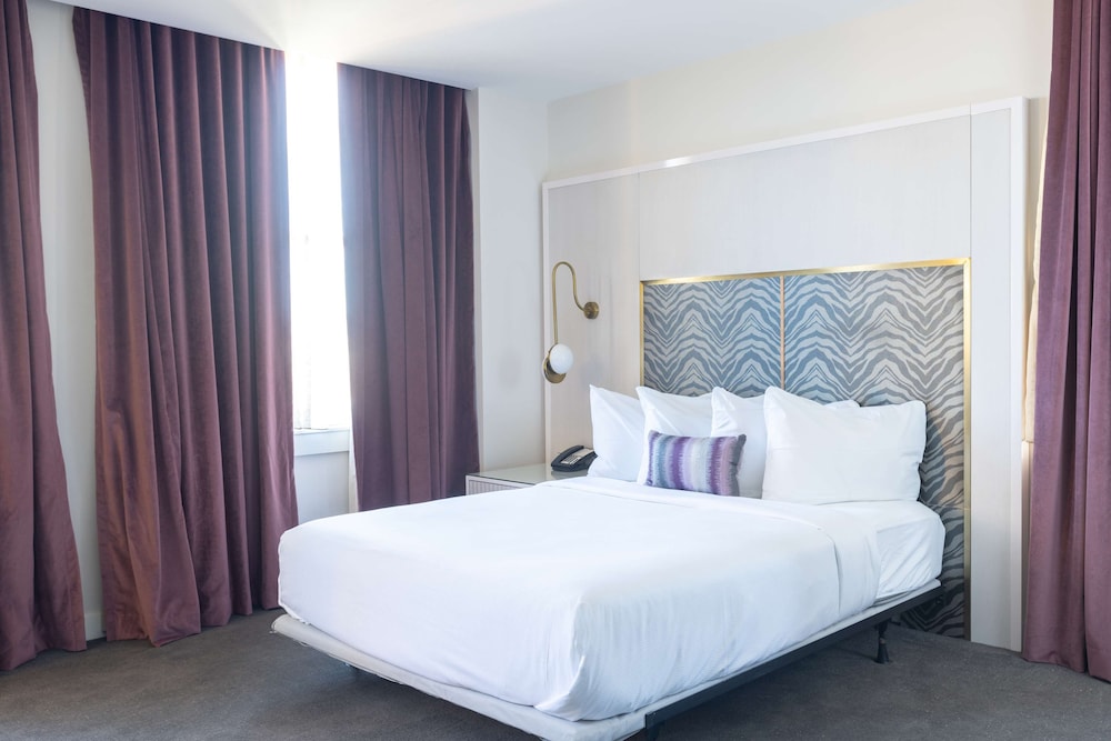 The Kelly Birmingham, Tapestry Collection By Hilton 14/56