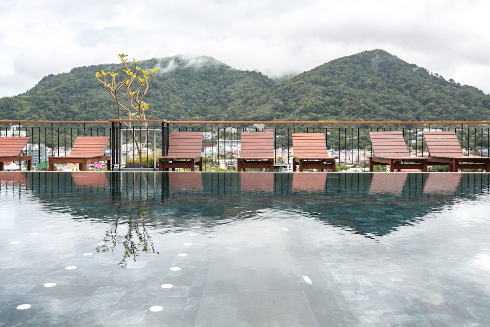 Rak Elegant Hotel Patong 66/69