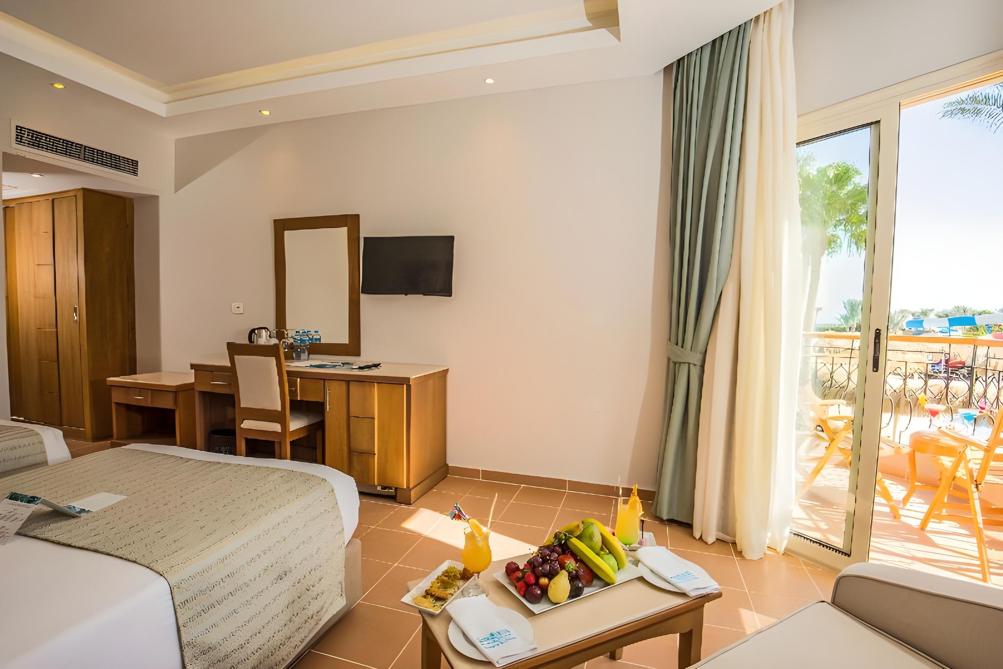 Standard, Double Bed, Pool or Partial Sea View