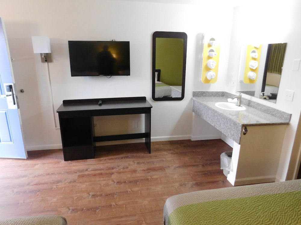 Motel6 Burlington, WA 34/45