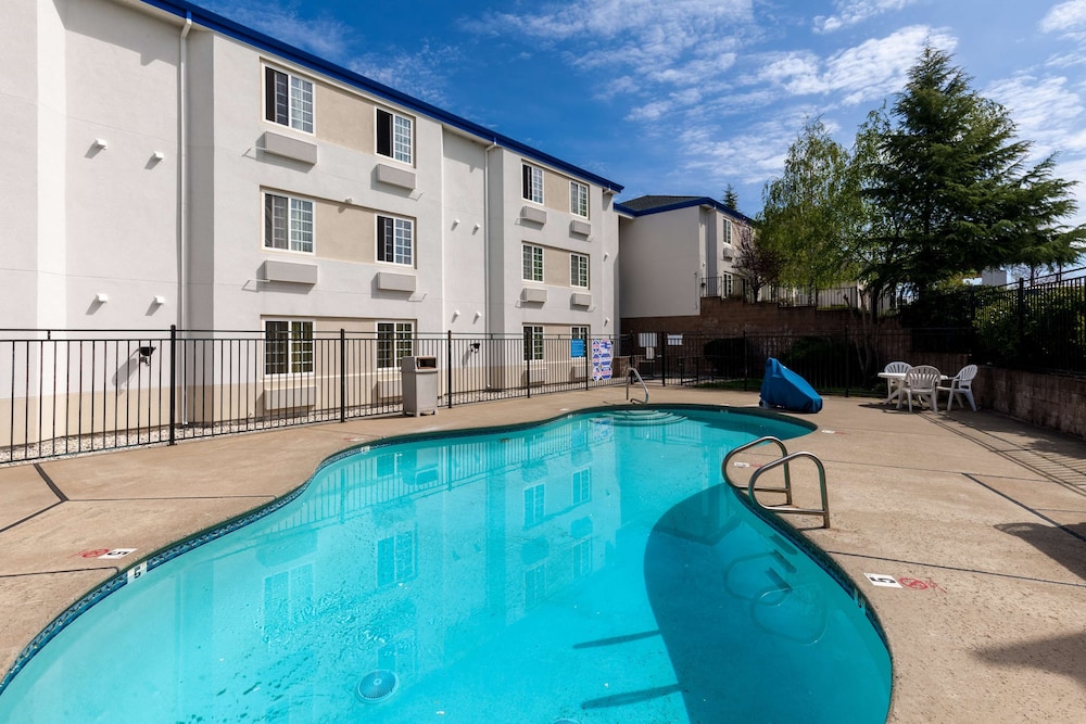 Motel6 Auburn, CA 55/60