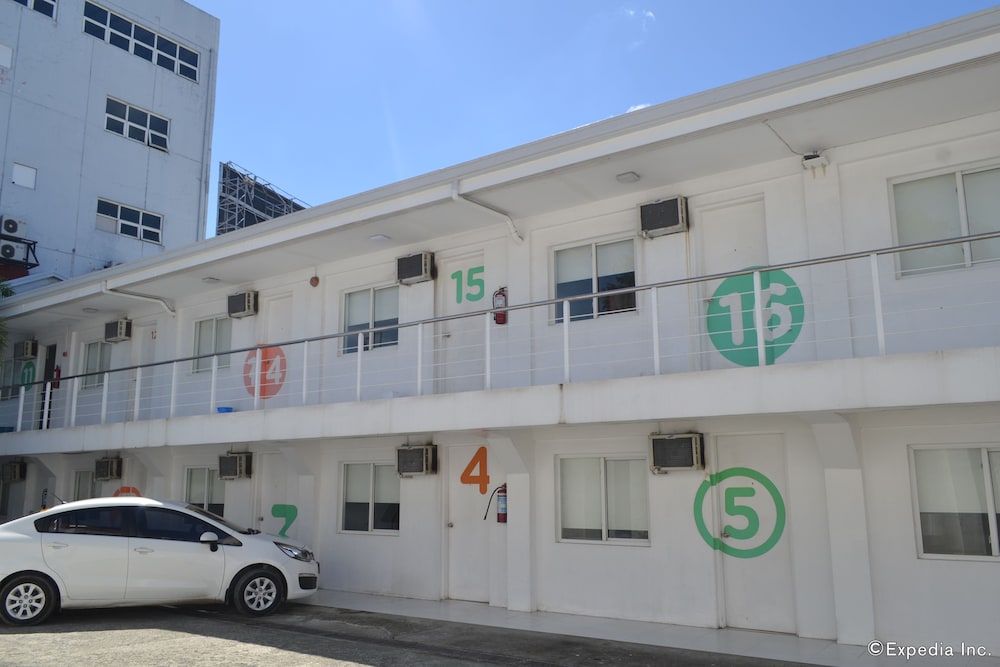 ISLANDS STAY HOTEL MACTAN 23/25
