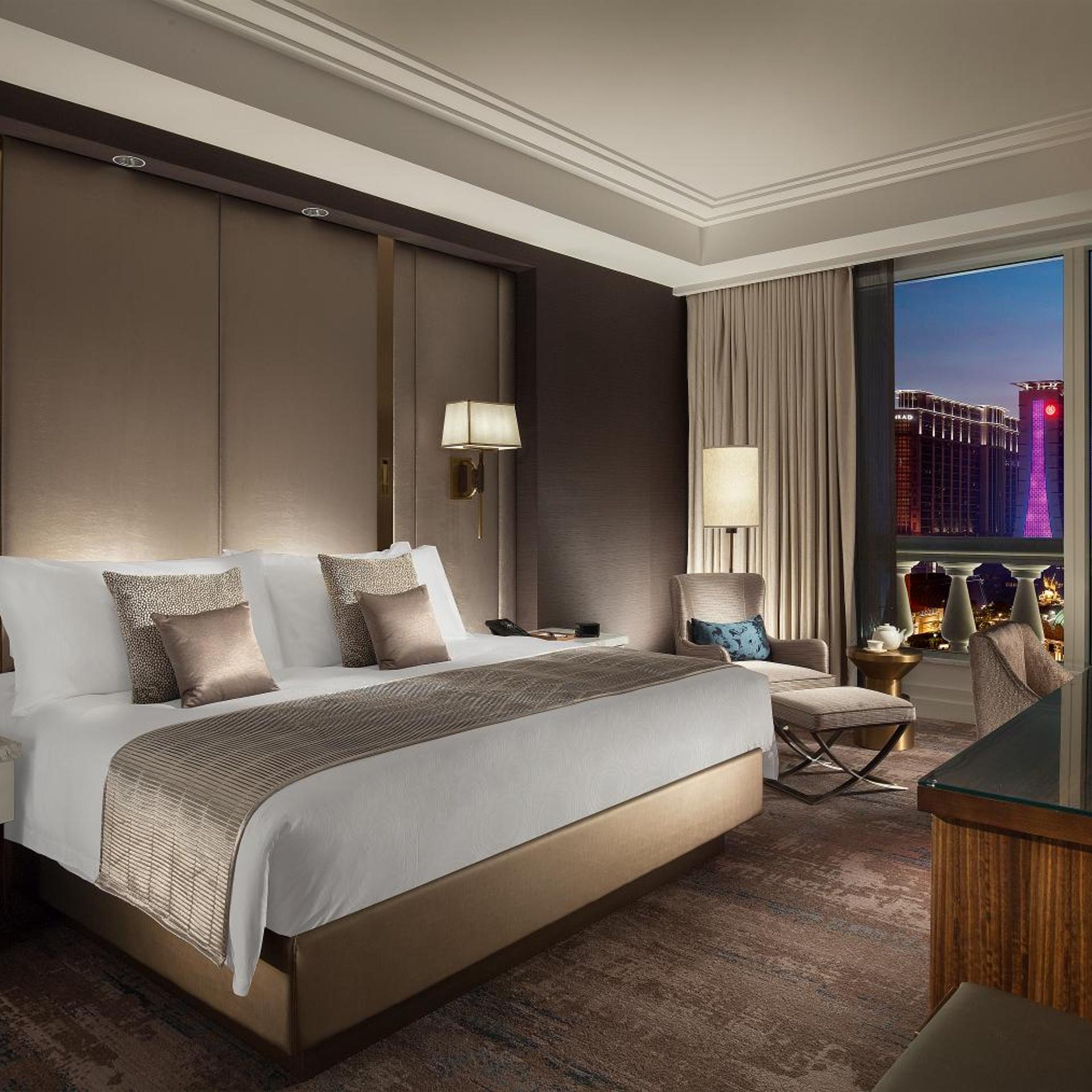 Suite, King Bed, Eiffel View