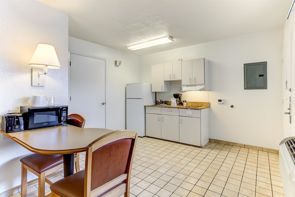 Studio 6 Extended Stay - Kissimmee, FL - Orlando 16/31