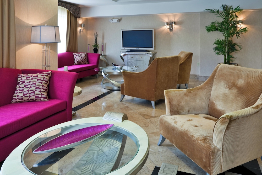 Holiday Inn Express & Suites Birmingham - Inverness 280, an IHG Hotel 50/74