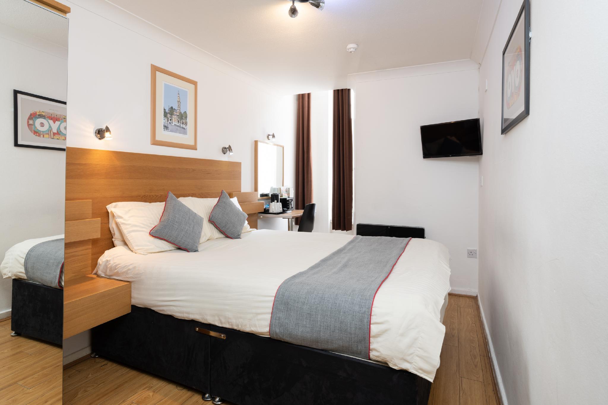 ROOM, KING BED