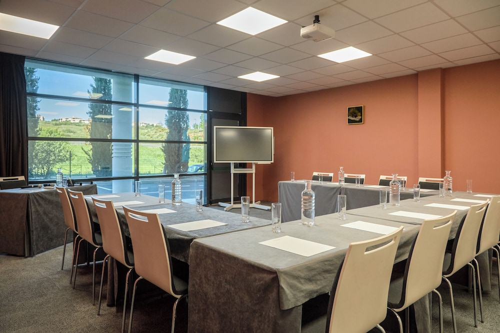 Mercure Aix-en-Provence La Duranne Gare TGV 41/50