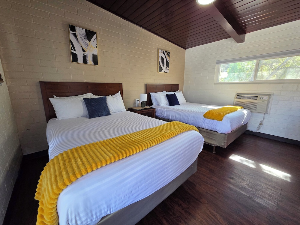 Comfort, 2 Queen Beds, Pet Friendly