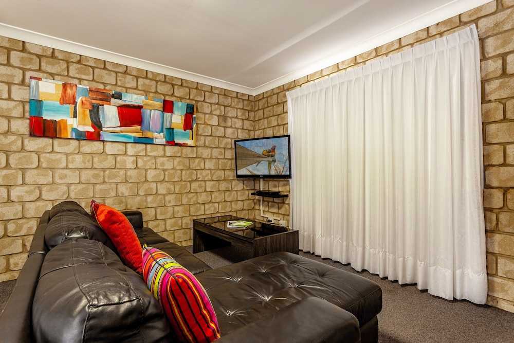 Great Divide Motor Inn 41/49