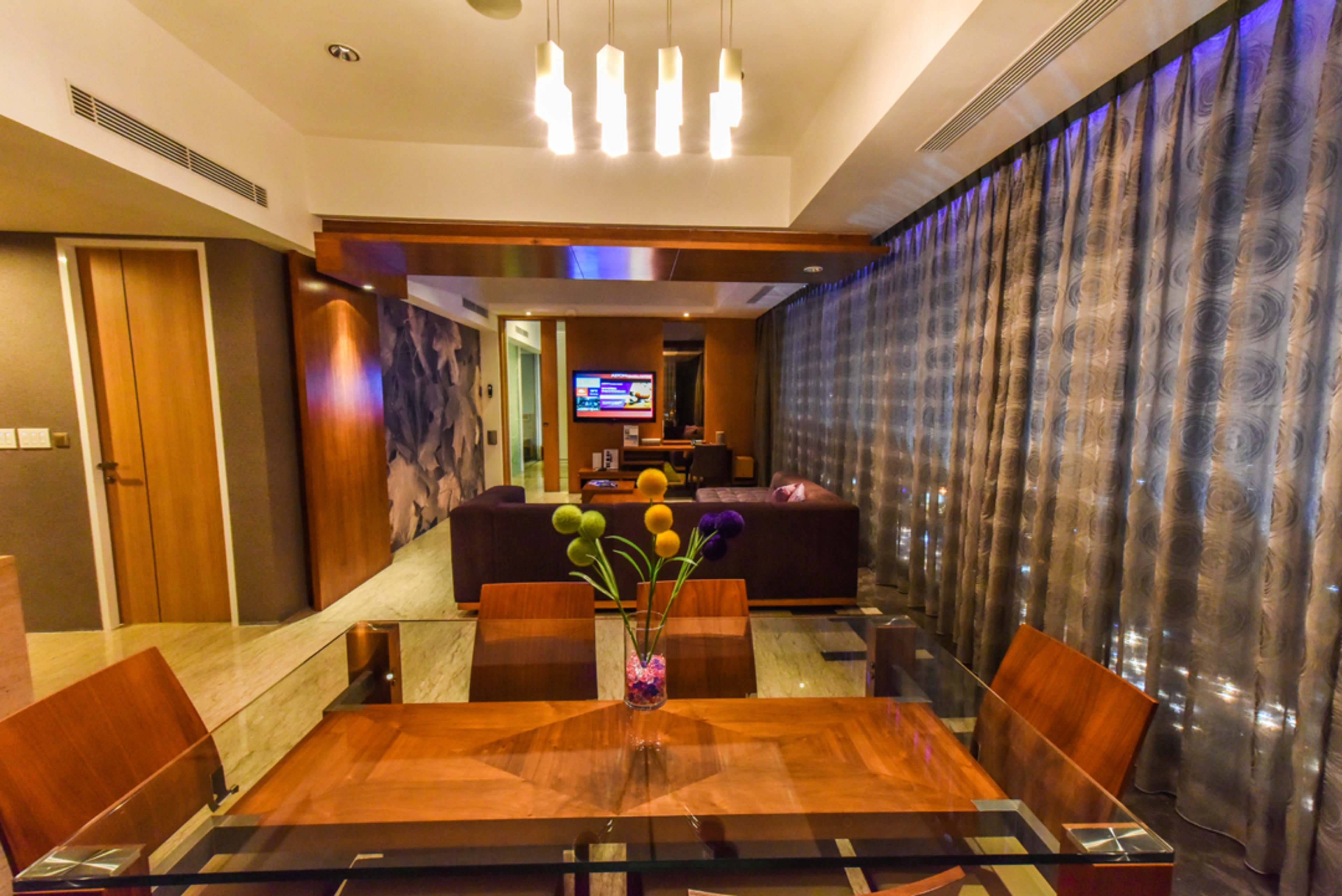Holiday Inn Pasteur 32/50