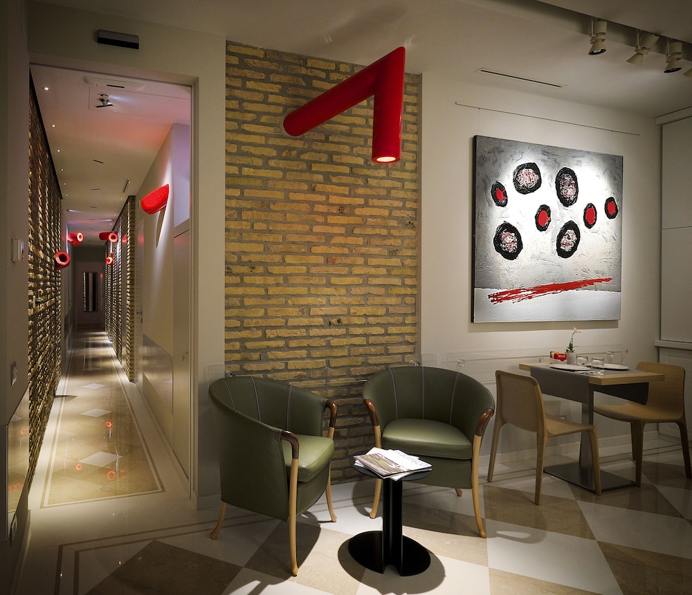 Navona Rooms 22/27