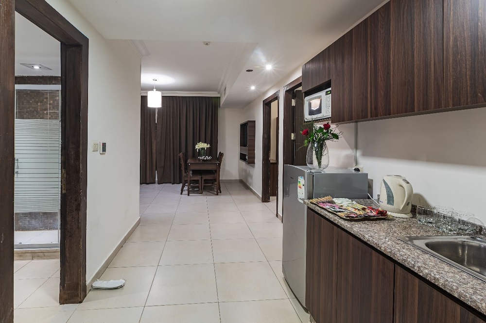 Lancaster Hotel Apartments-Gardens 45/47