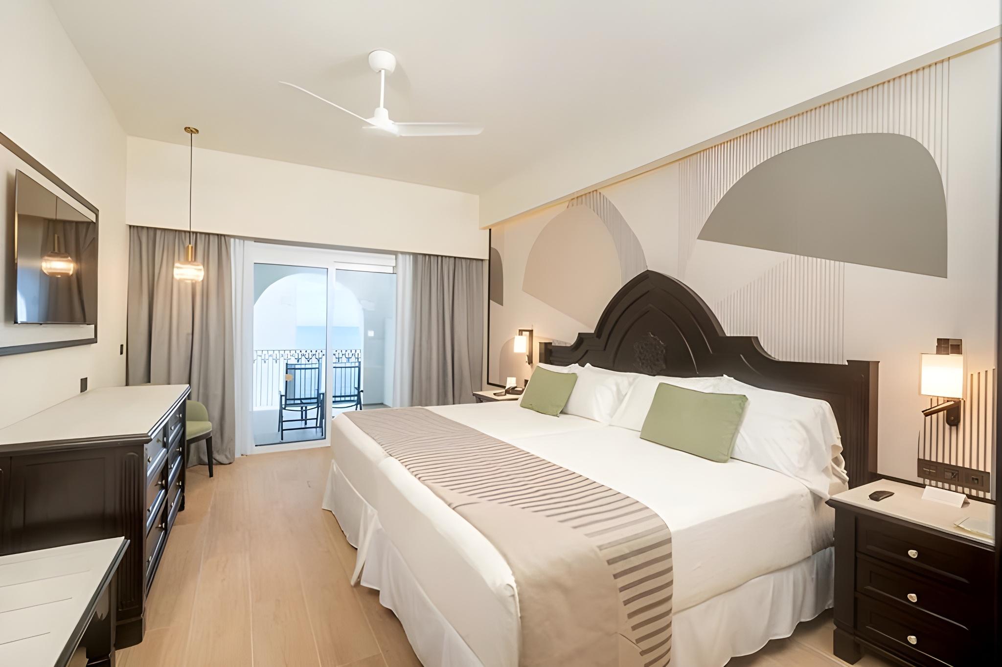 2 Bedrooms, Family, Suite, Partial Ocean View