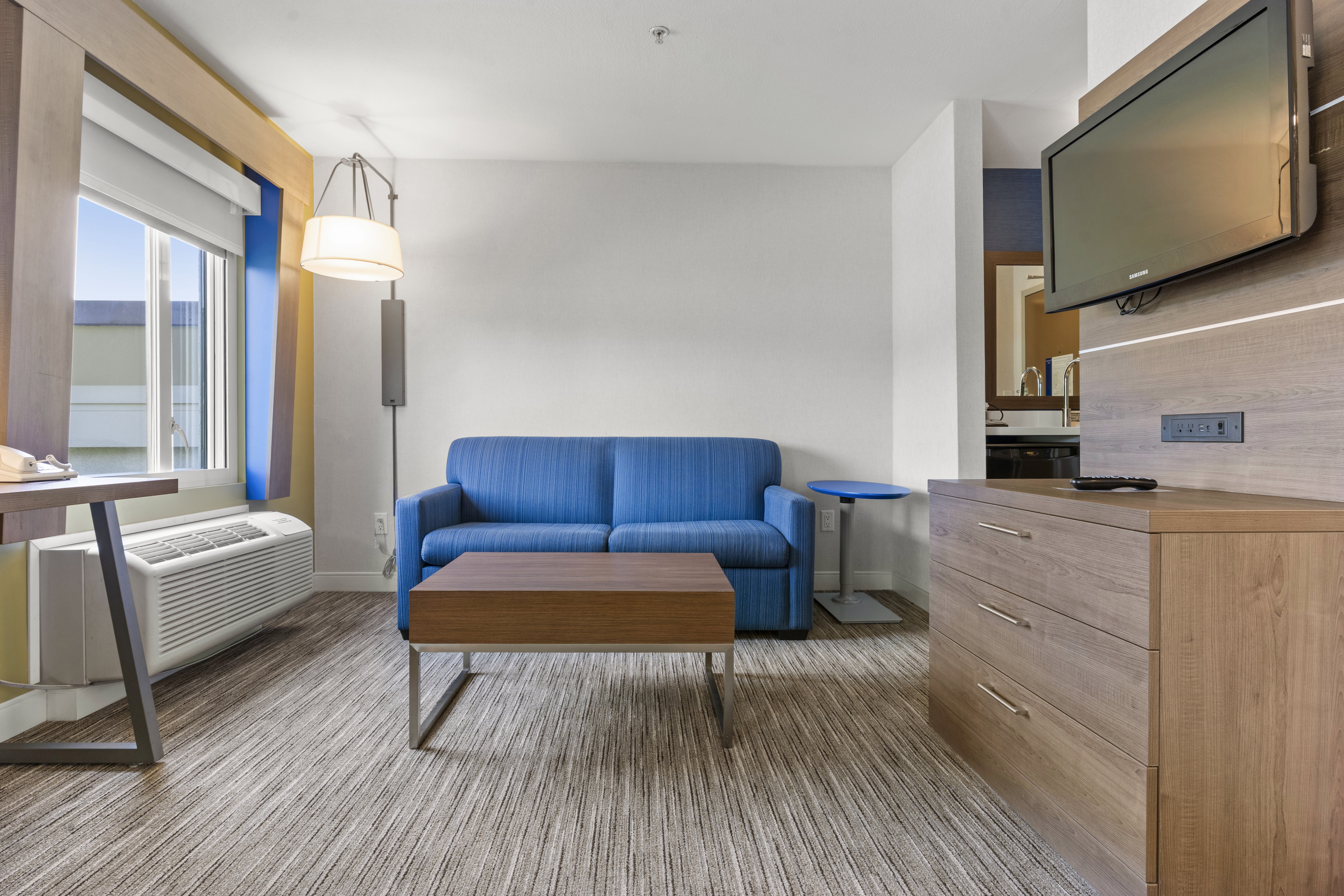 Holiday Inn Express Suites Surrey 32/50