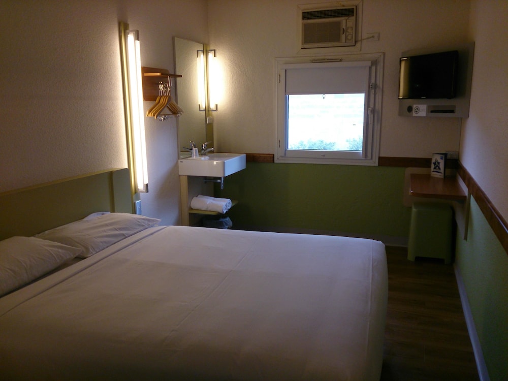 Ibis Budget Dandenong 16/65