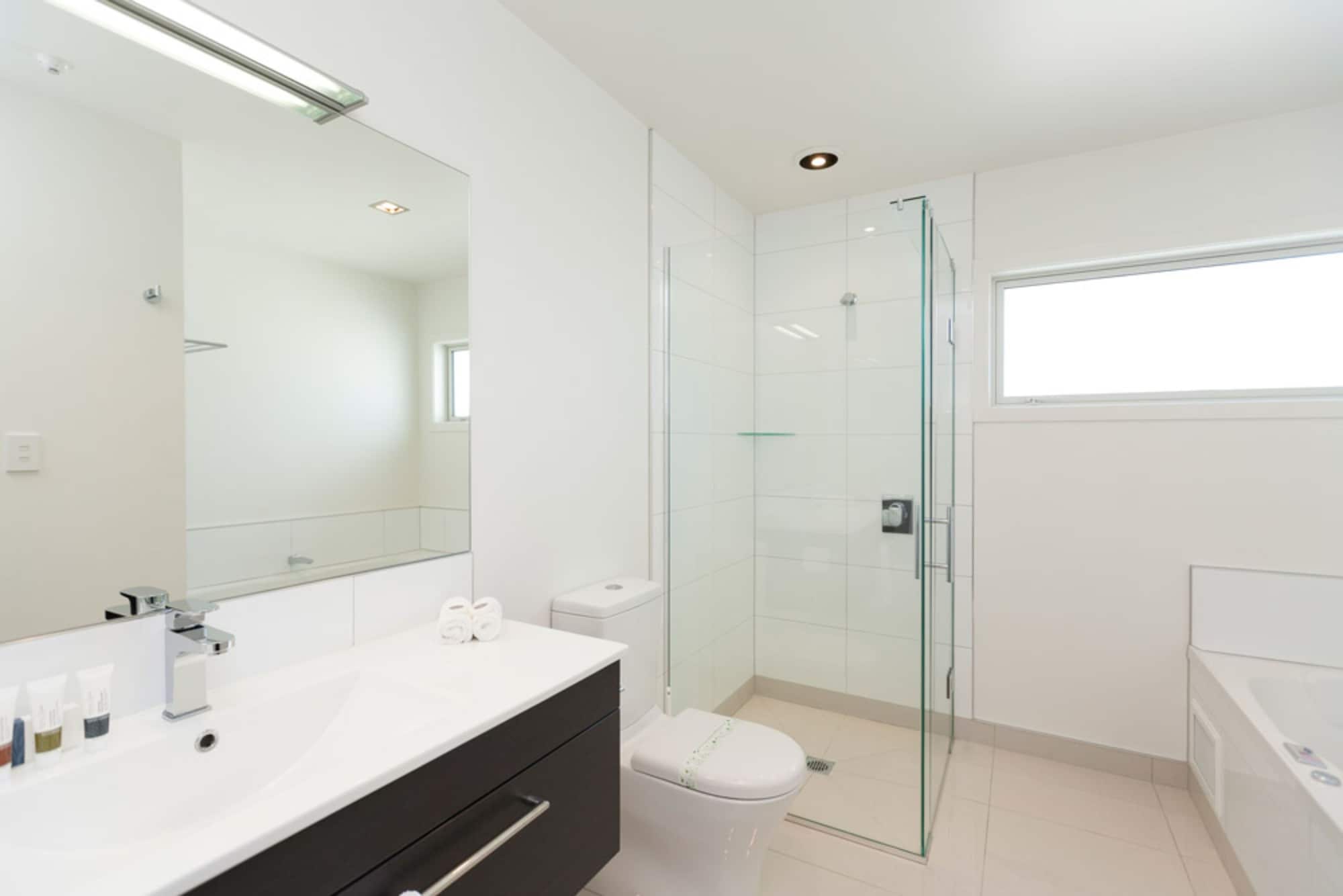 LUXURY, SUITE