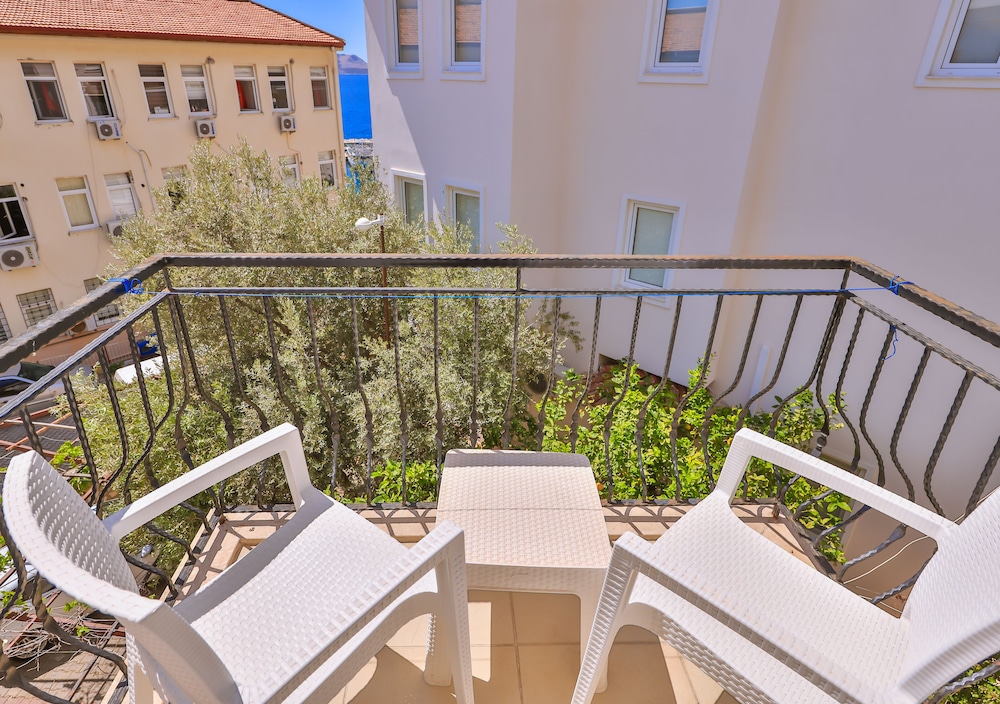 Mina Apart Hotel 30/37