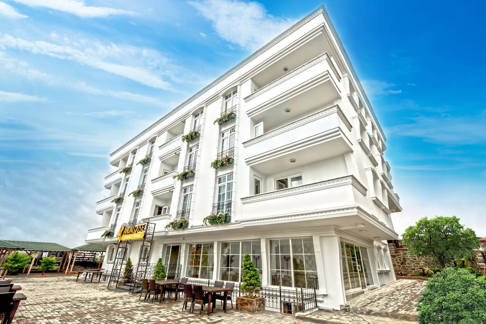 Andalouse Airport Suite Hotel 3/50