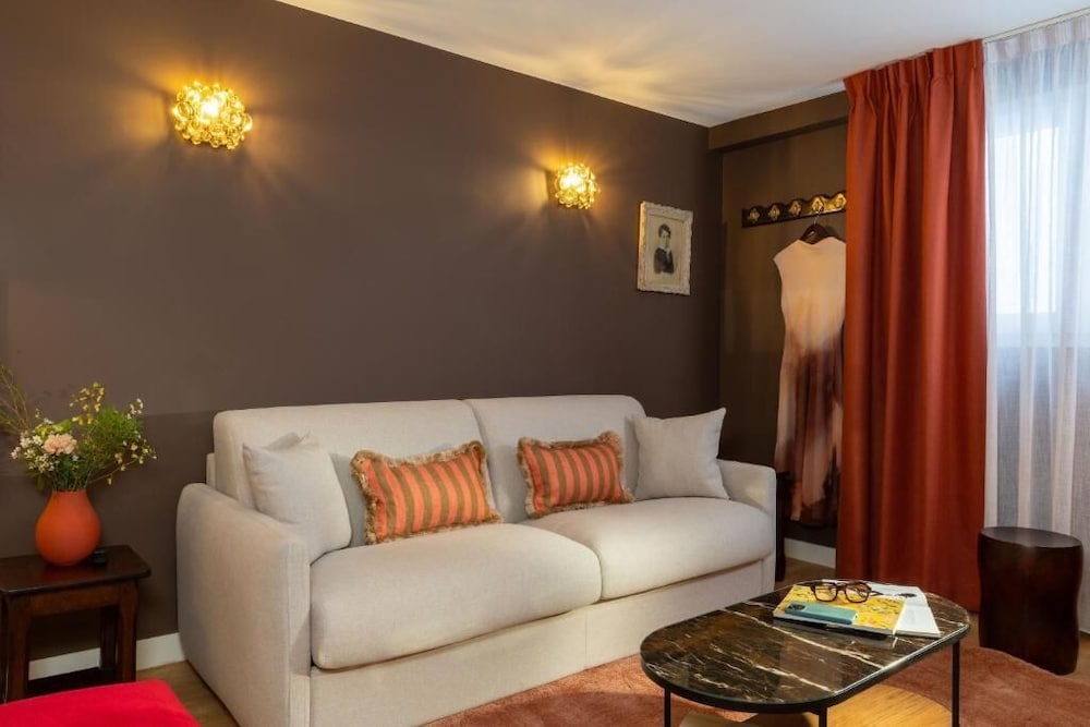 Hotel Des Deux Continents 57/80