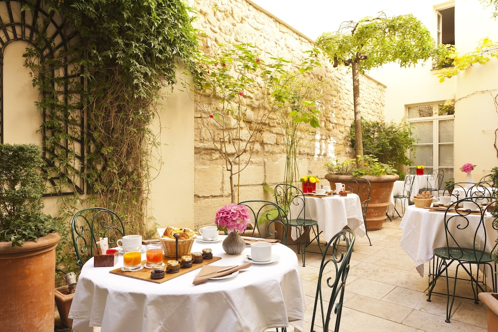 Hotel Le Clos Medicis 40/43