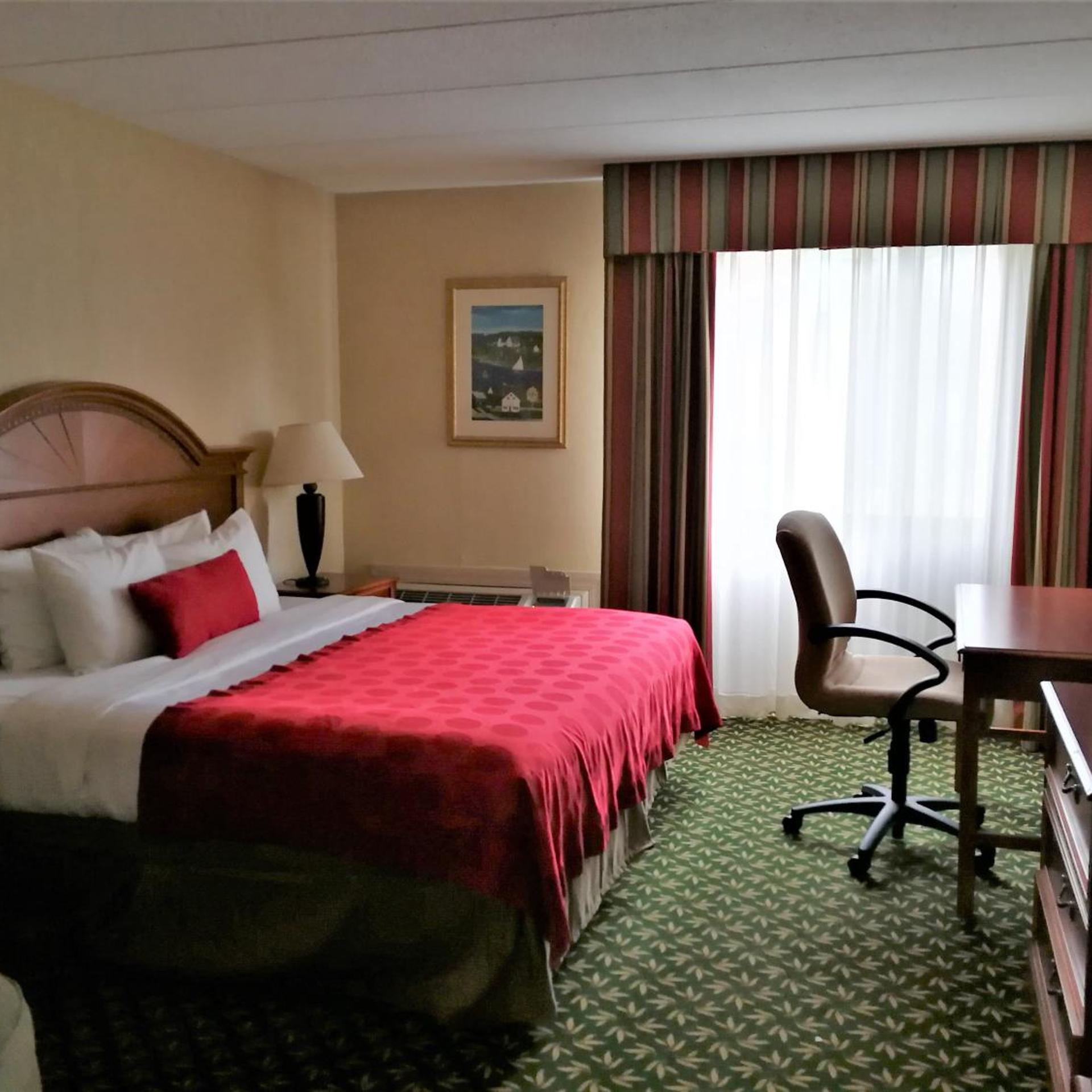 Suite, King Bed, Sofa, Hot Tub