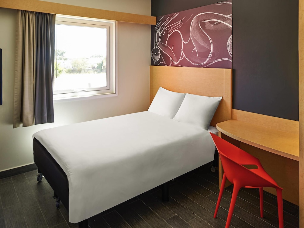 ibis Culiacan 12/50