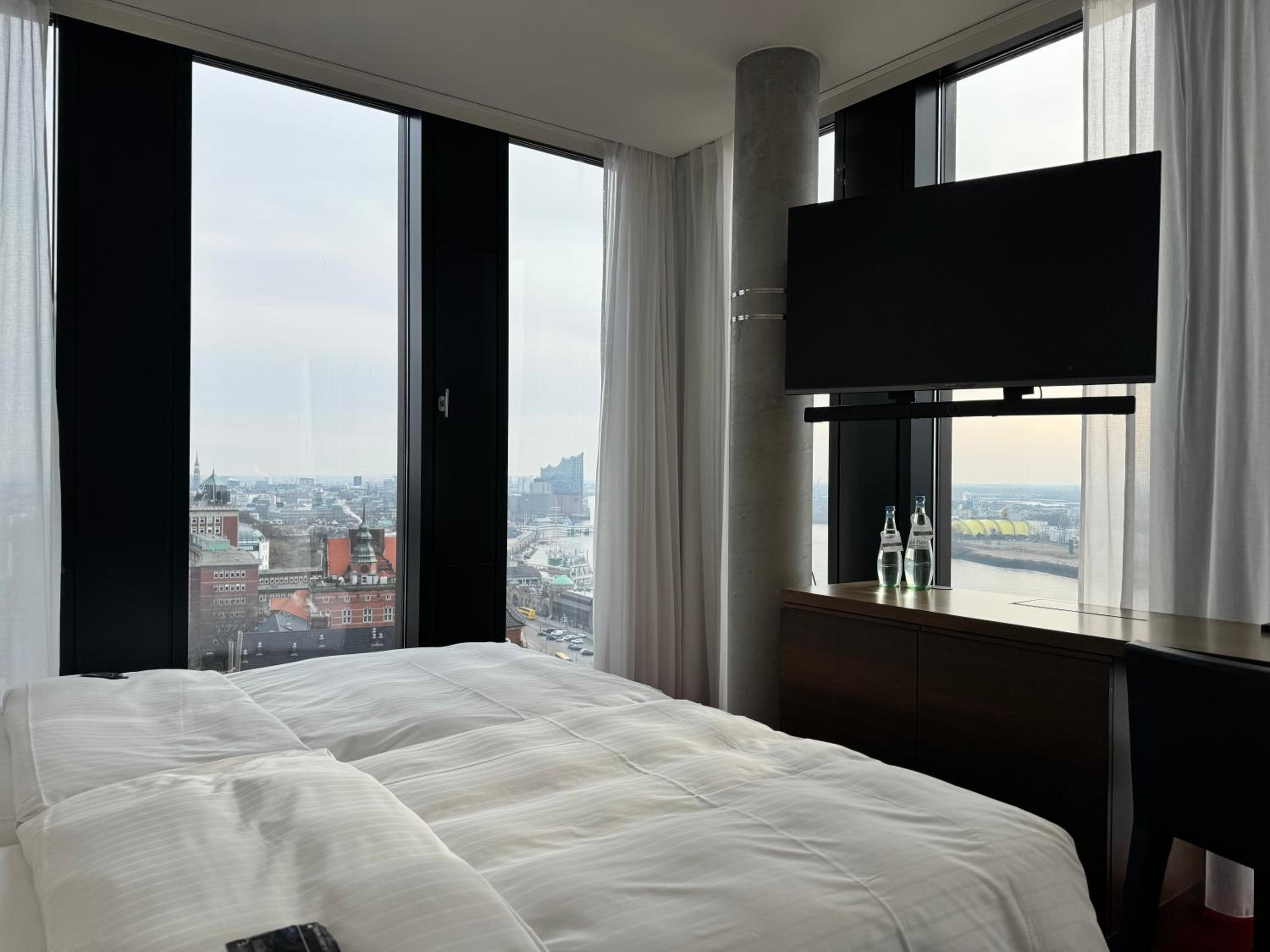 ROOM, SINGLE, RIVER VIEW