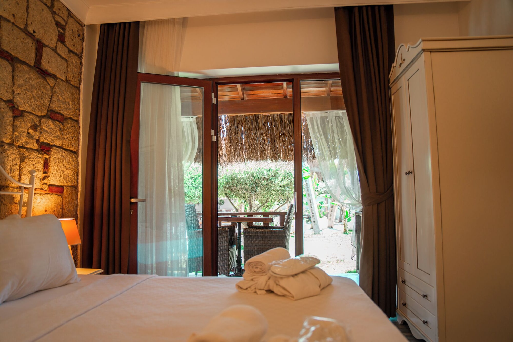 DELUXE, KING BED, POOL VIEW, BALCONY