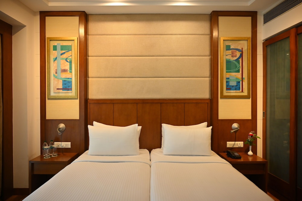 Savoy Suites Greater Noida 20/61