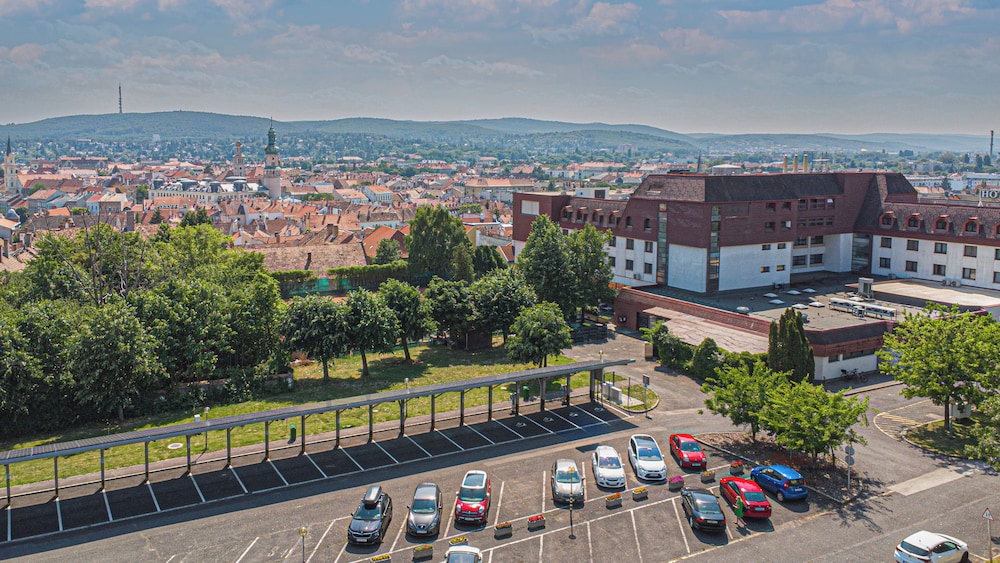 Hotel Sopron 68/73