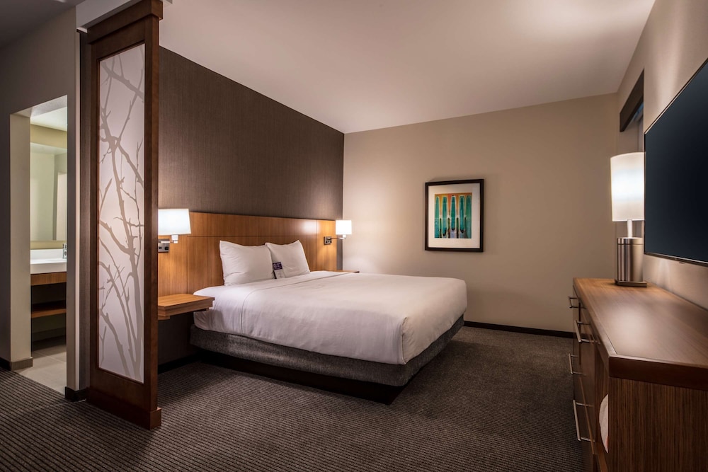 Hyatt Place Delano 12/55