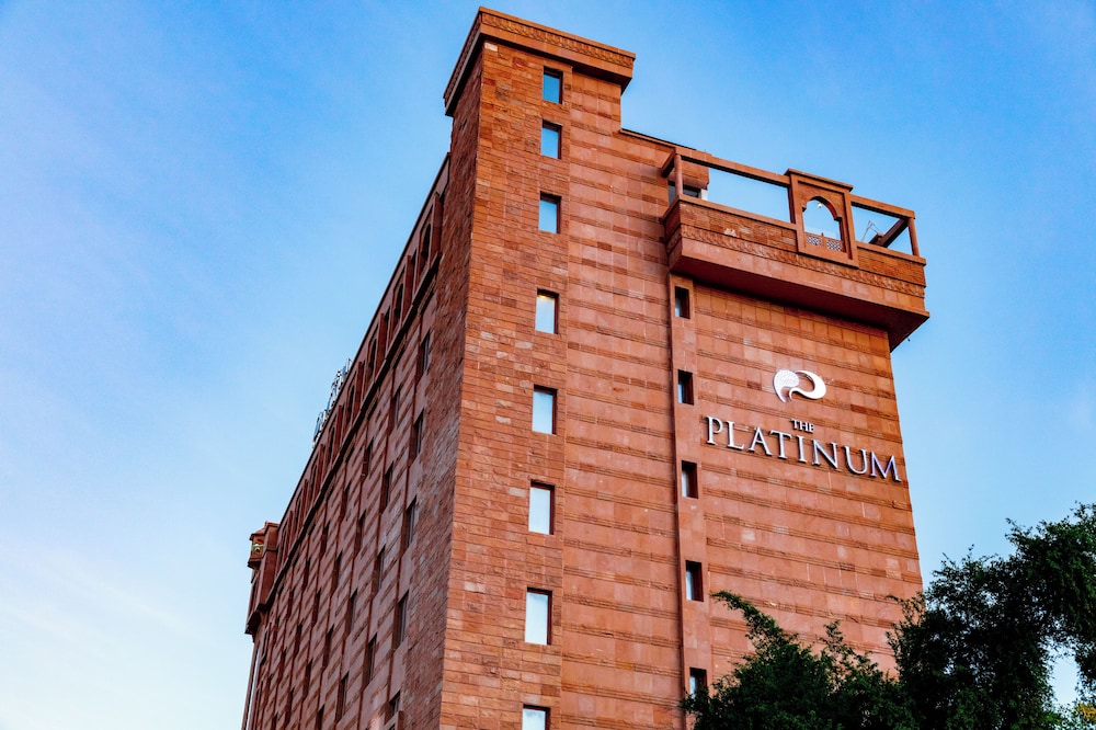 The Platinum Hotel 6/64