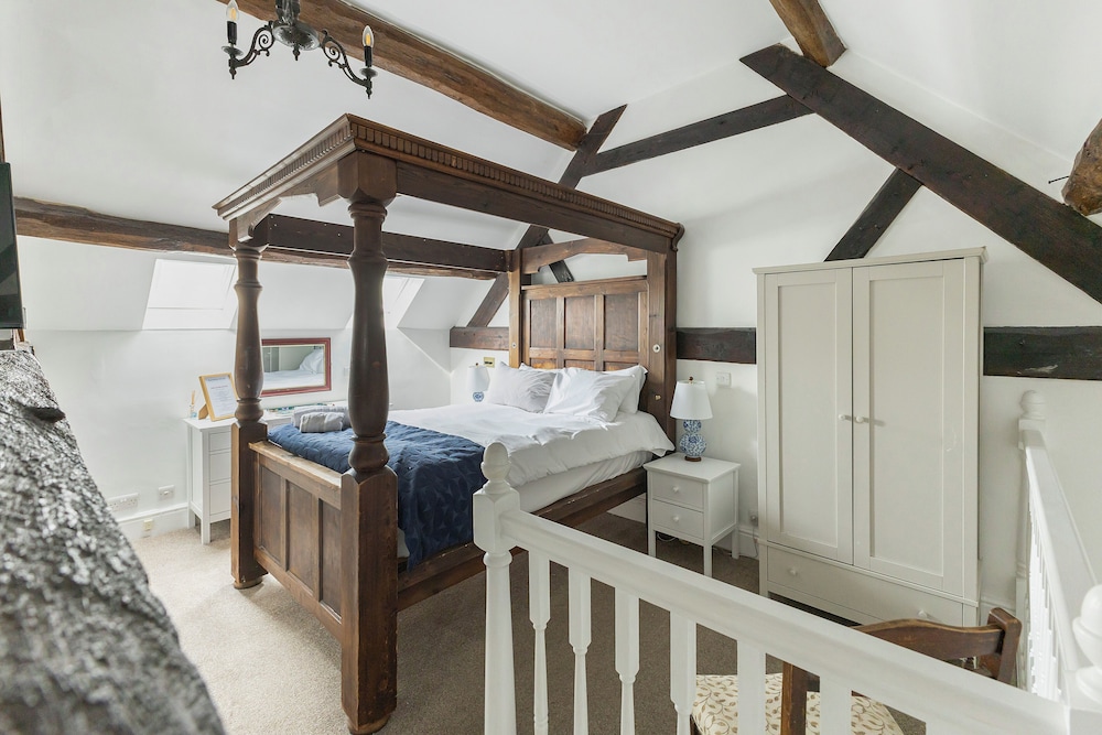 OYO Blenheim House 24/42