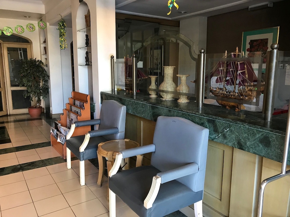 The Executive Hotel 17/25