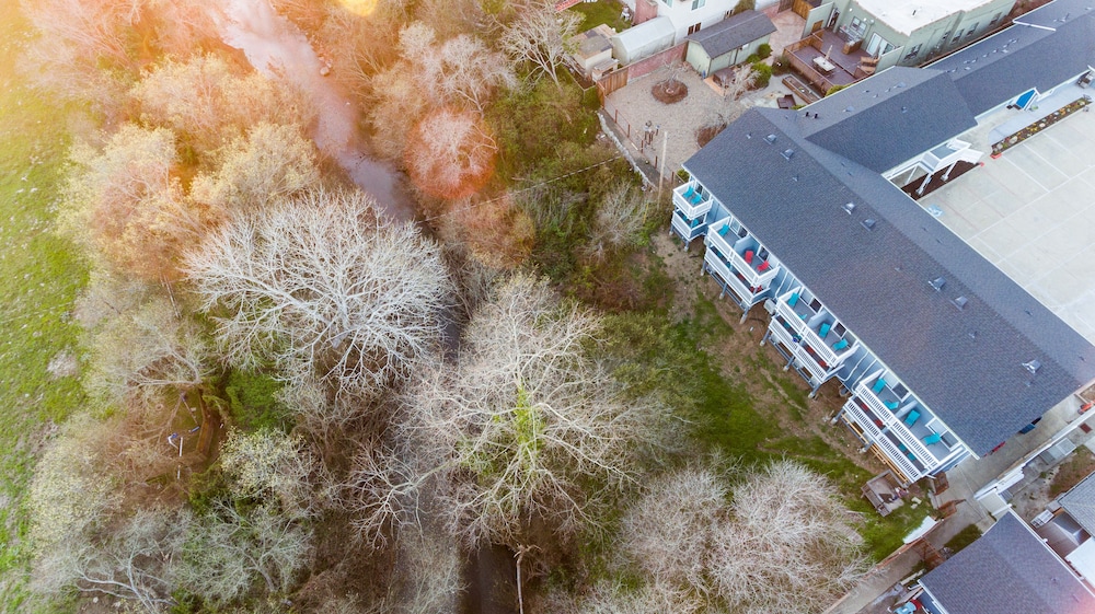 Creekside Inn Downtown 34/42