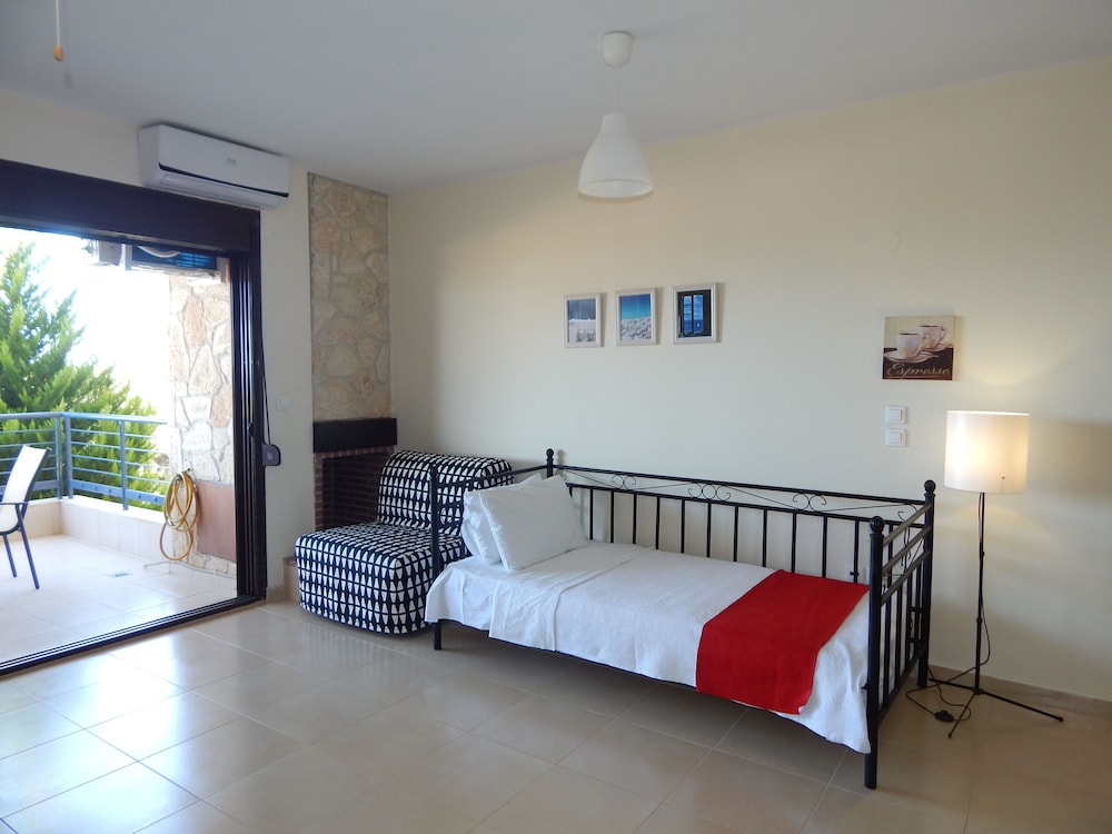 Kripis Studio Paliouri 6/44