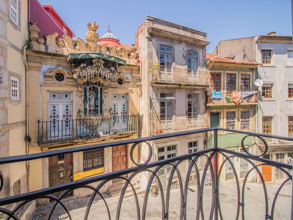 YOURS GUESTHOUSE PORTO 42/50