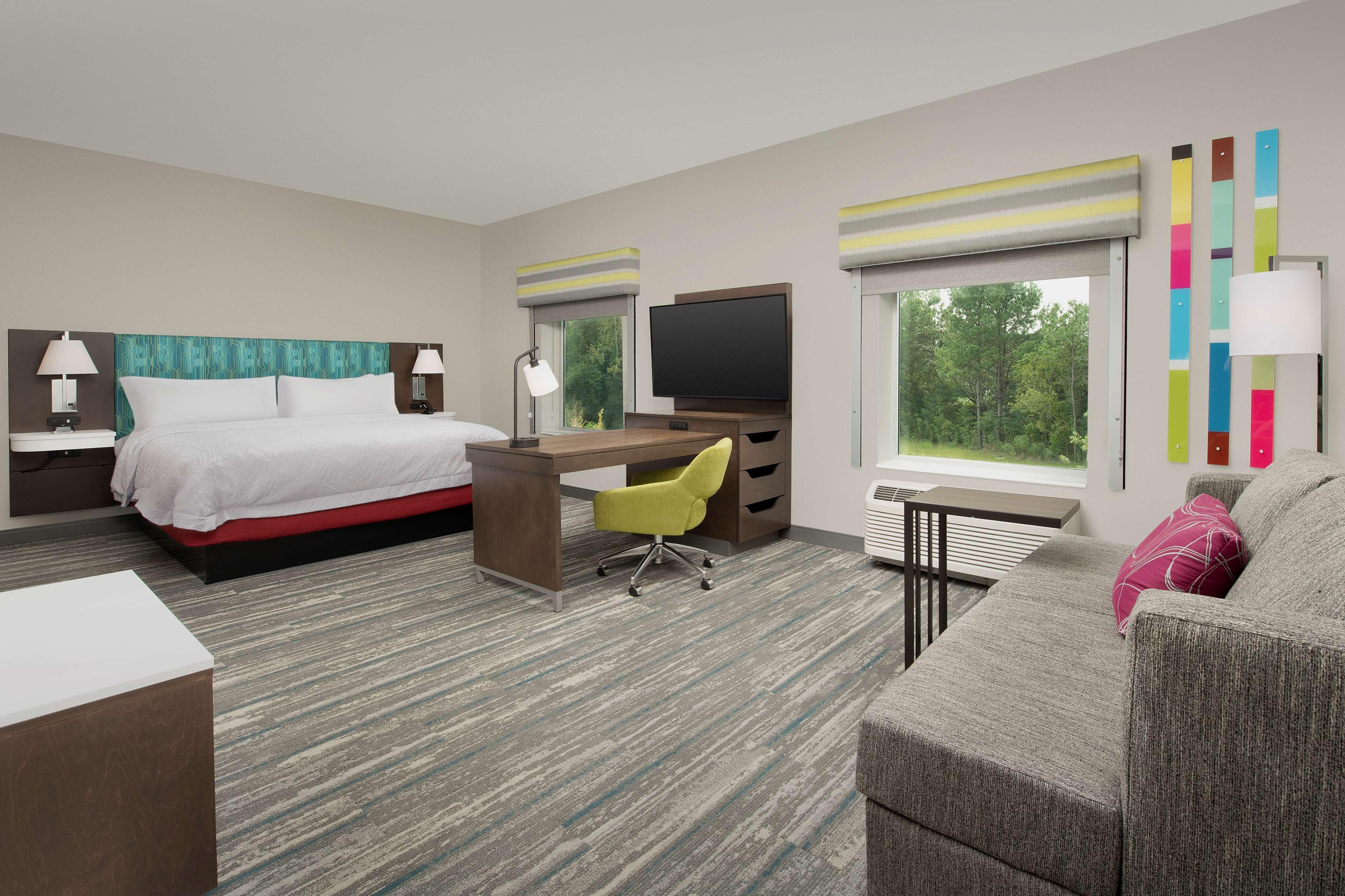 STUDIO, SUITE, KING BED, SOFA