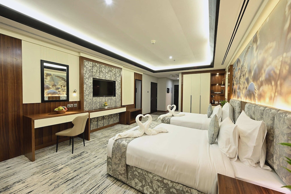 Pavilion Palace Hotel 12/43
