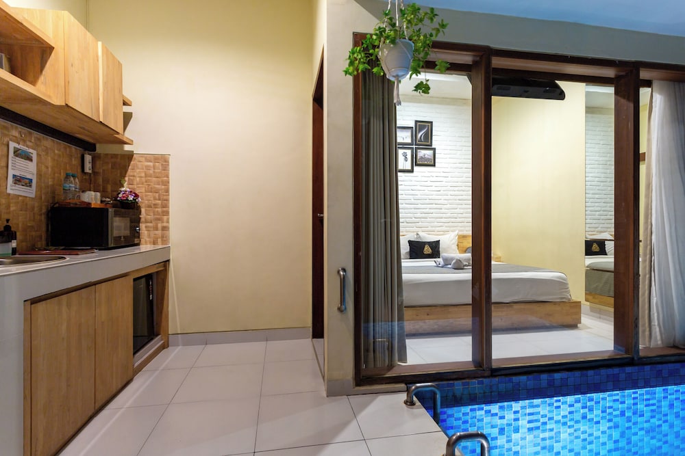 Paisa Seminyak Living 3/50