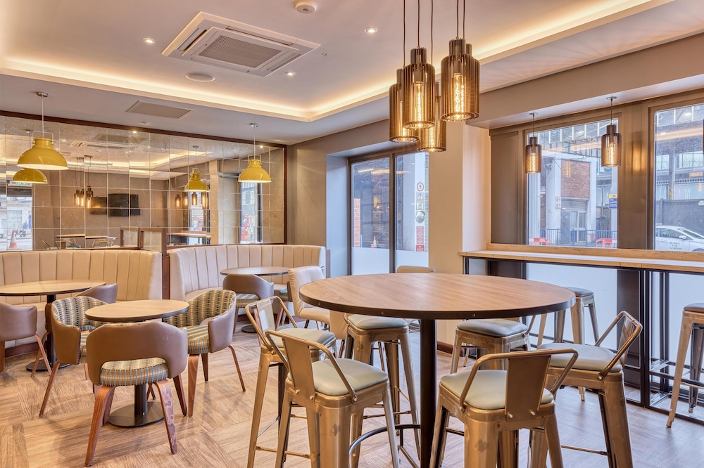 Premier Inn London Uxbridge Town Centre 35/44