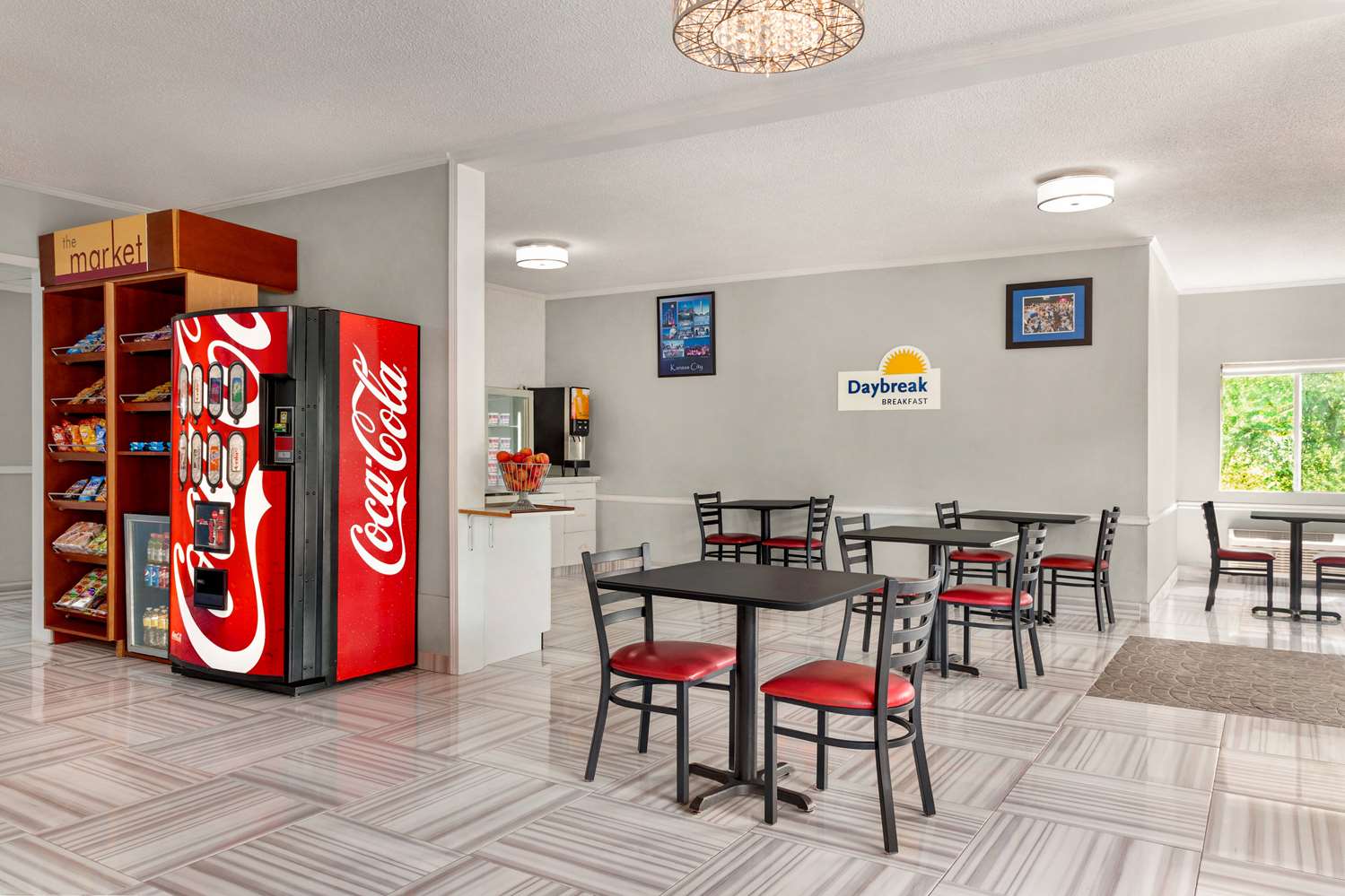 Days Inn by Wyndham Kansas City International Airport 18/29