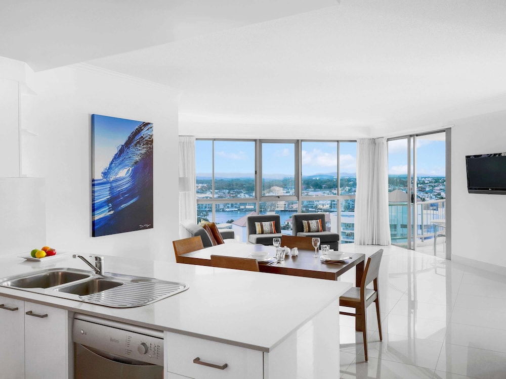 Mantra Sun City Surfers Paradise 49/64
