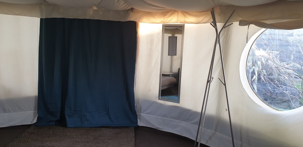 The Little Hide - Grown Up Glamping 33/50
