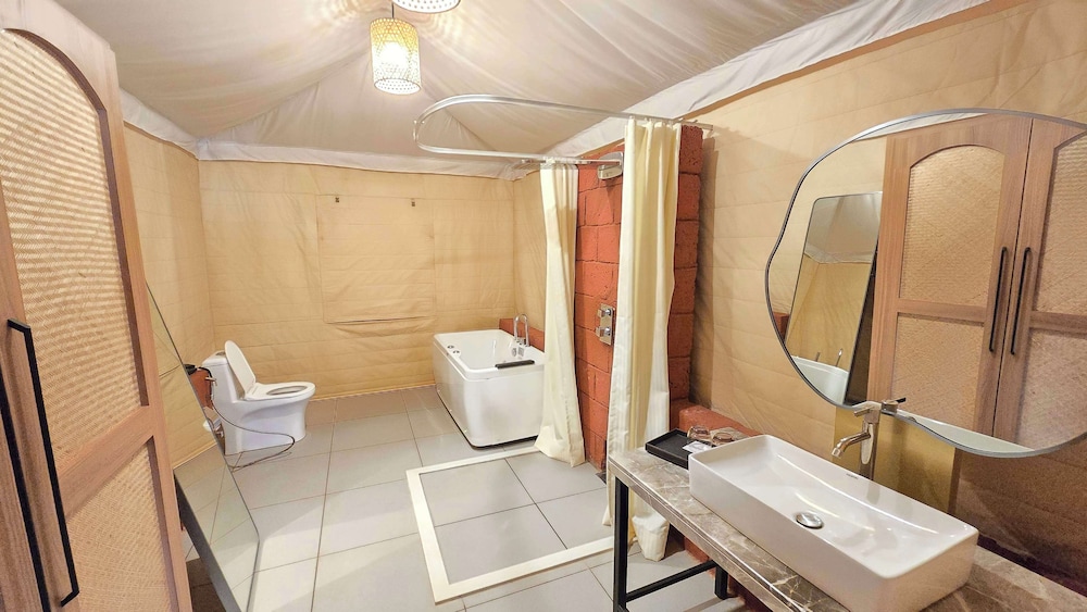Radisson Blu Plaza Resort & Convention Centre Karjat 70/72